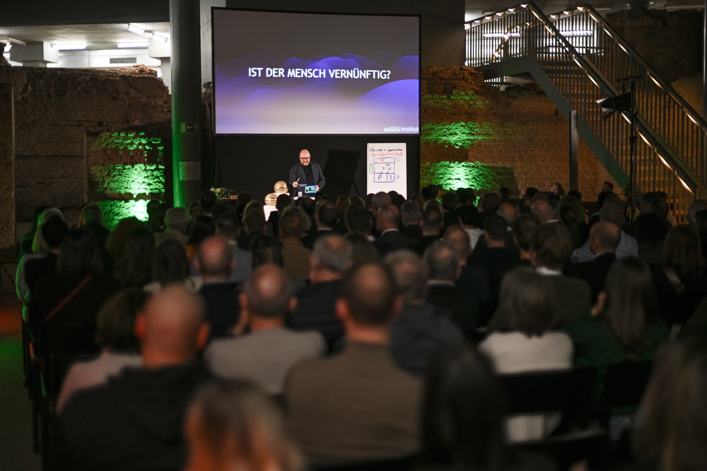 Michael Ehlers bei einer Keynote im Business Club der Bamberg Baskets